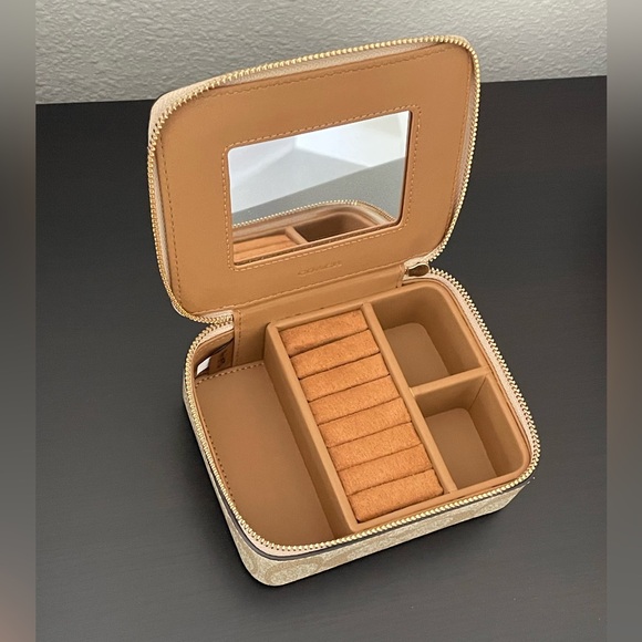 Coach Large Jewelry Box in Signature Canvas Light Khaki/Chalk • Brand 🆕 - Picture 11 of 16